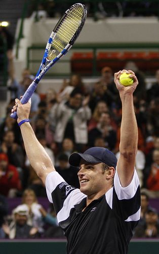 塞维利亚训练开放日，赛后队长鼓劲引欢呼，足总杯在即，控场能力受关注的简单介绍